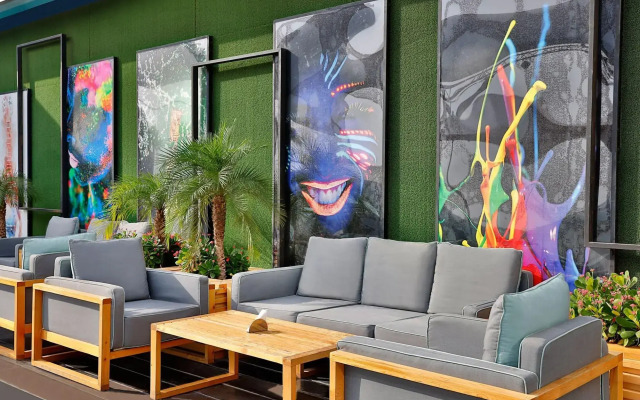 Element Al Mina, Dubai