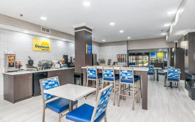 Days Inn & Suites Prattville-Montgomery