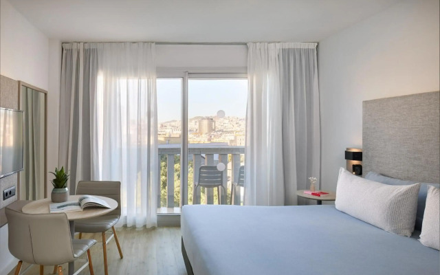 Отель INNSiDE by Melia Barcelona Apolo