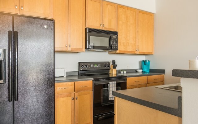 Spacious Townhome w Parking by Frontdesk