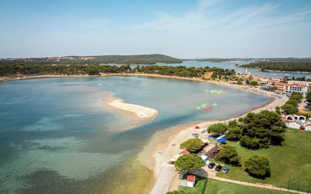 Arena Hotel Holiday