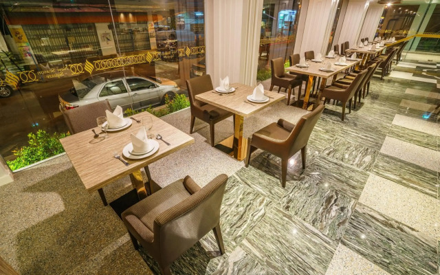 New Season Square Hotel