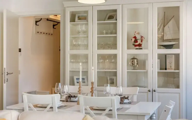 Cozy Apartment for 4 With Parking