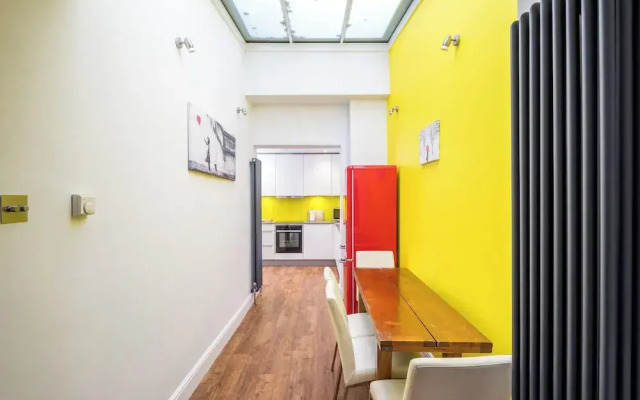 JOIVY 2-bed flat in West London