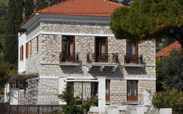 Pythais Hotel