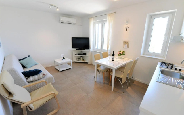 Beach apartment VAMI with sea view