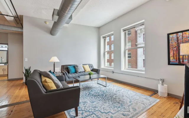 Spacious 2BR Downtown Retreat