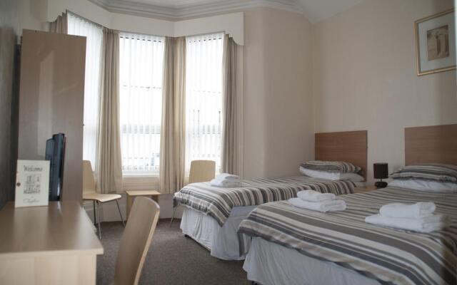 Chaplins Hotel - Guest house