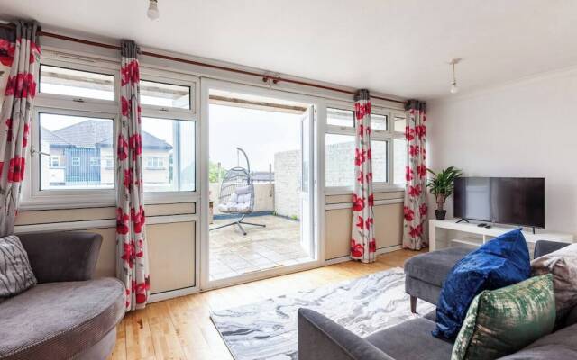 Spacious Home by Lee Valley Rafting Waltham Cross