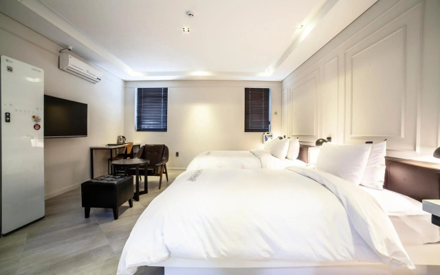 Hotel Stay 53