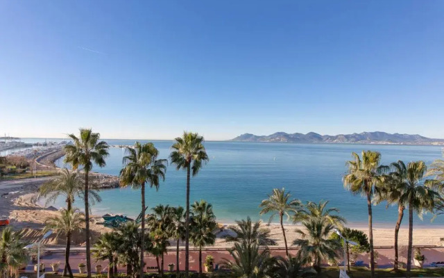 On la Croisette: New 2 Bedrooms with Sea View