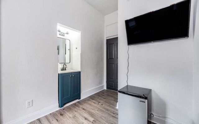 Satoshi Hideout Living