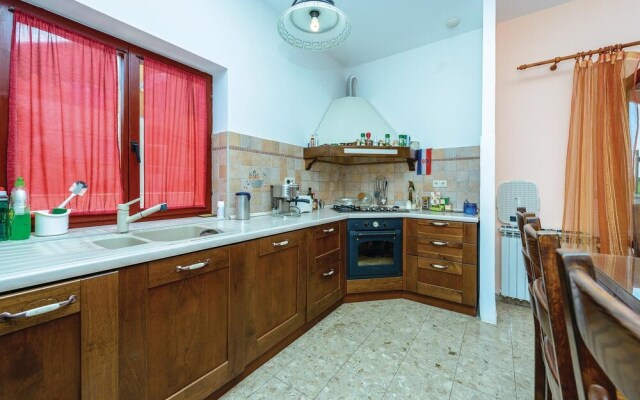 Stunning Home in Zaton Veliki With Wifi and 5 Bedrooms