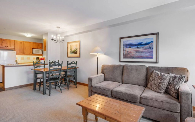 TOP FLOOR in Panorama Resort | TRUE Ski In/Out | Indoor Access to Pool & HotTubs