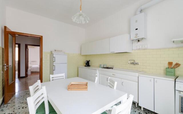 JOIVY Family Flat W/Terrace & Parking Near Beach
