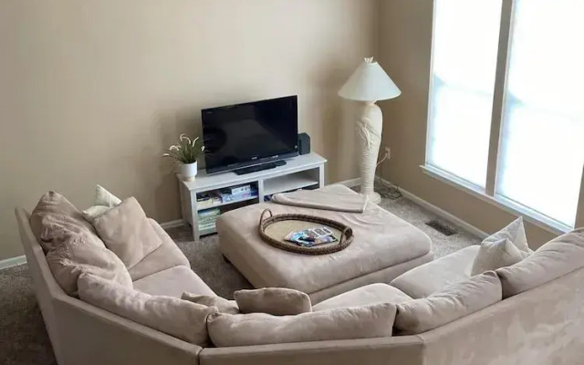 Turnstone Circle 37045