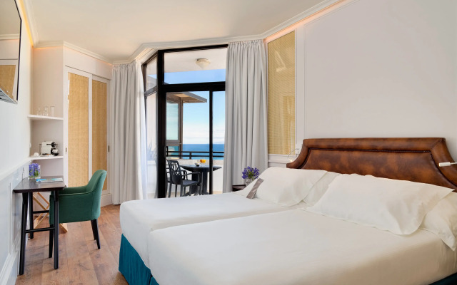 Отель H10 Conquistador