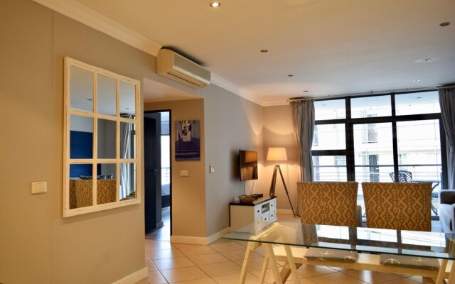 Beach House-style Apartment In City Centre