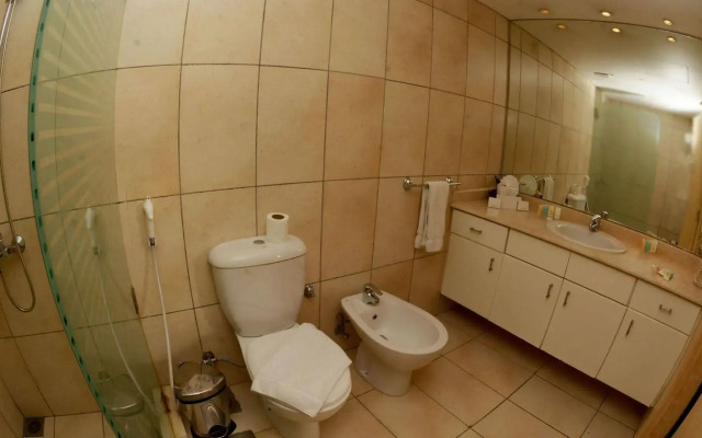 Queen's Suite Hotel
