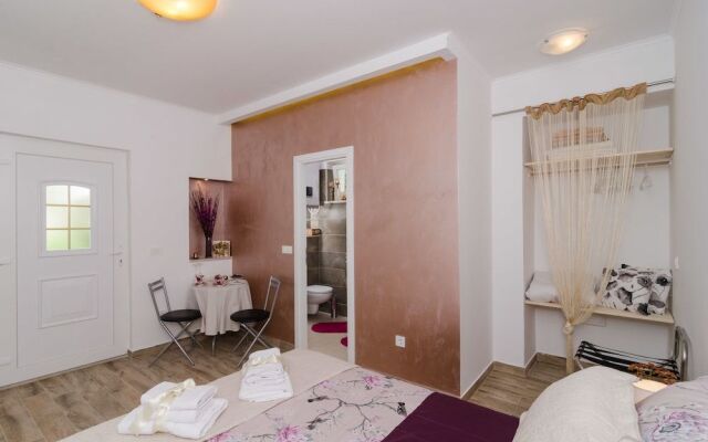 Apartment & Room Lady O