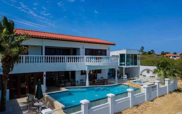 Villa Salina - 5BR w Pool Jacuzzi Sauna