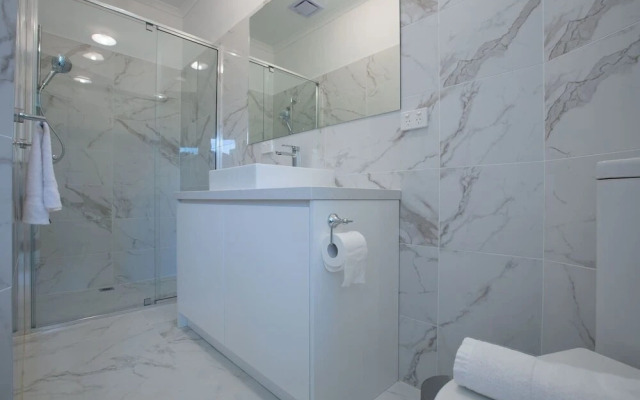 Trendy Sweet Home In Blackburn South