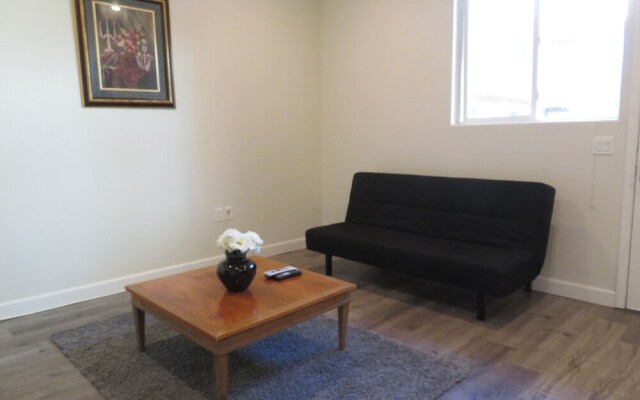 Fully Furnished Apartments near Hollywood