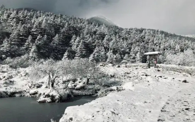 Hailuogou Yunjianshanshe Inn