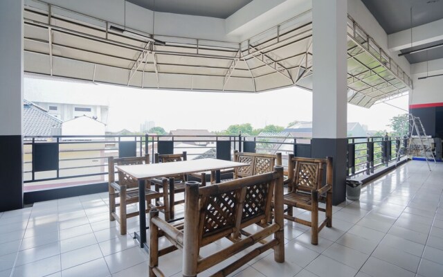 OYO 1624 Panjang Jiwo Residence