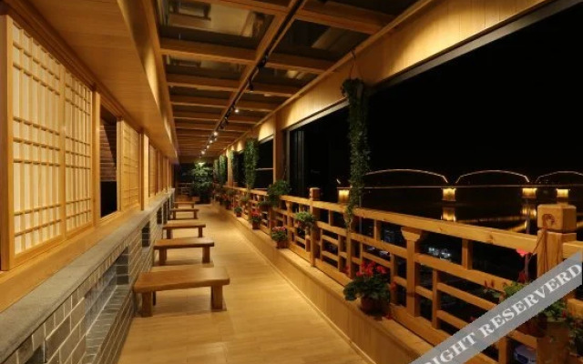 New Sun Island Hot Spring Hotel