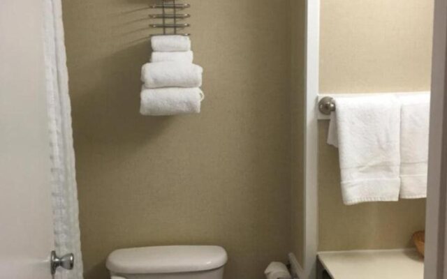 Fenwick Islander Motel