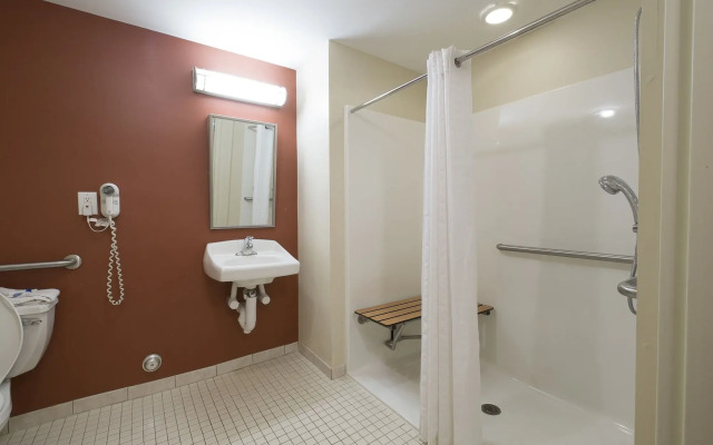 Red Roof Inn & Suites Philadelphia - Bellmawr