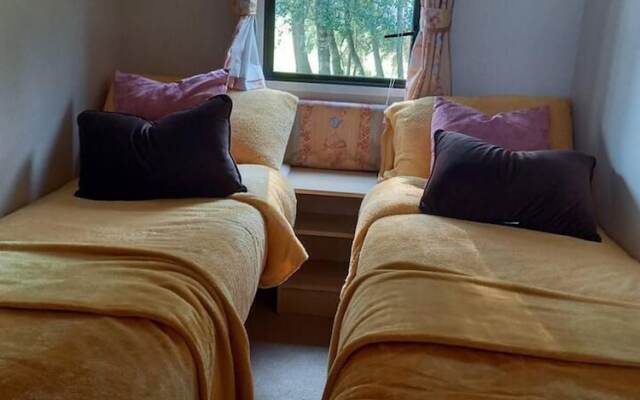 Lovely Semi-rural Caravan & Hot Tub - Sleeps Fam 6