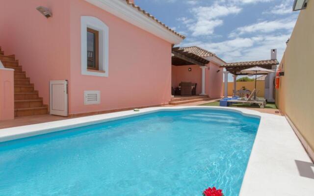 Villa Bella Lucia 1. Piscina Climatizada, WiFi, BBQ.