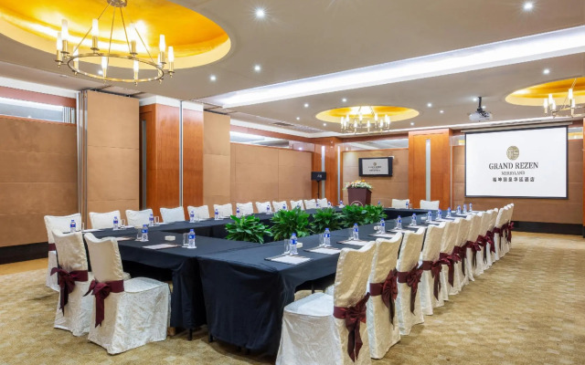 Merryland Traders Hotel
