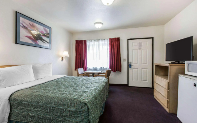 Rodeway Inn Beaumont 1-10