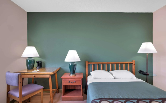 Super 8 by Wyndham Ticonderoga