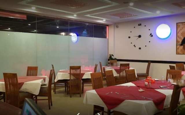 Taj Hotel And Restaurant