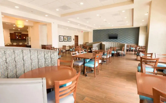 Drury Plaza Hotel St. Louis Brentwood