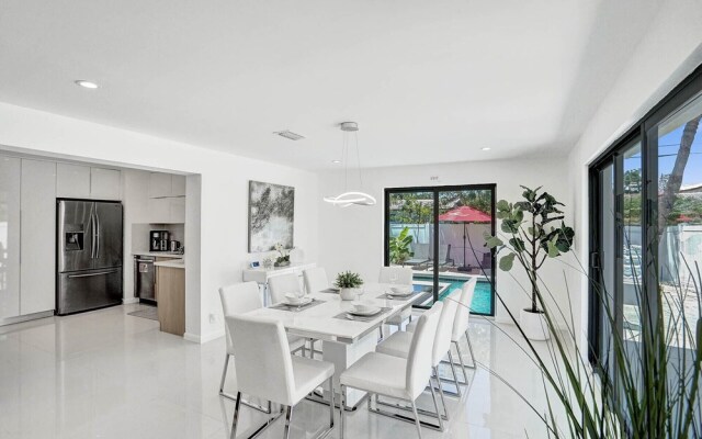 Heated Private Pool 4Br Modern Home