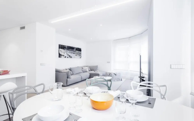 Velazquez Apartments by FlatSweetHome