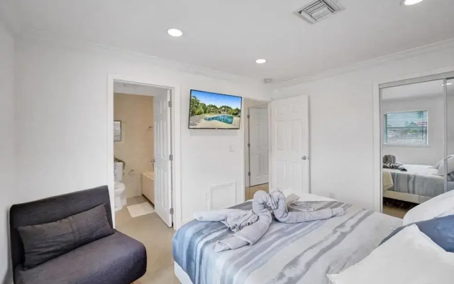 Casa Lago 3 Bedroom Home by Redawning
