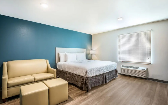 WoodSpring Suites Chicago Addison