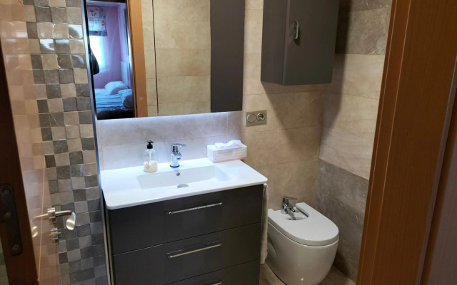 Piso turístico en Granada. Zona Palacio Deportes