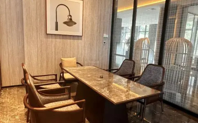 Secan Hotel Qingdao, Curio Collection by Hilton
