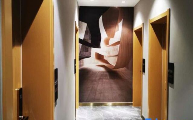 Qujing Blue Sea Light Luxury Hotel