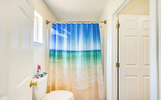 Walk to Beach: Galveston Getaway w/ Deck!