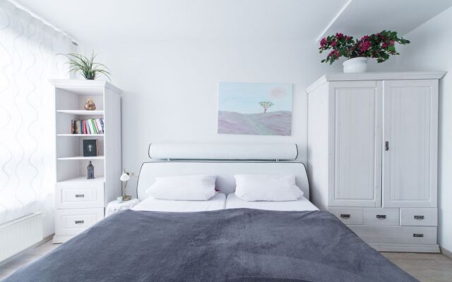 Deluxe Apartment White Cocoon
