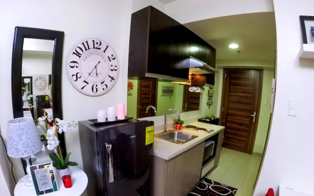 Studio Condo at Horizons 101