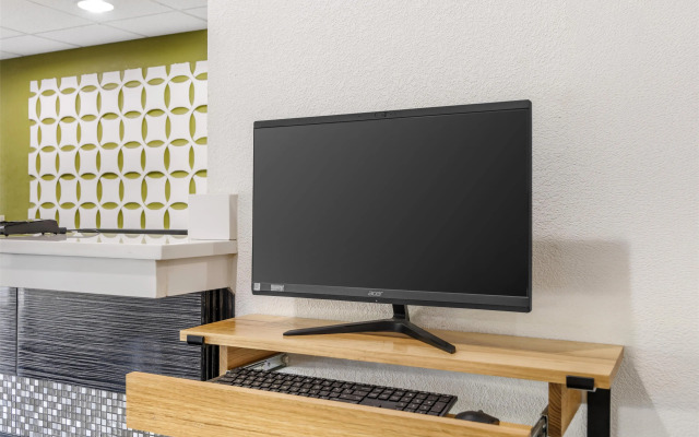 Best Western Commerce Inn